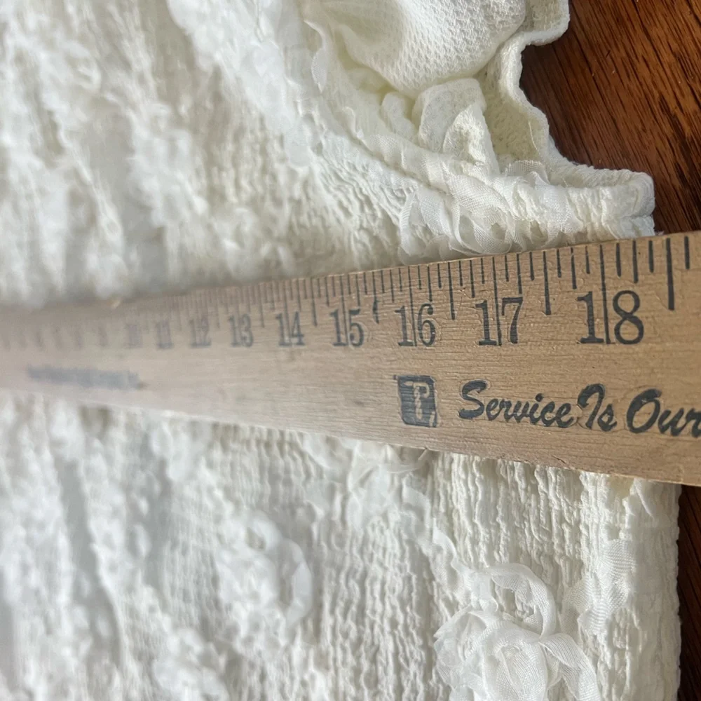 Voy Women’s Cream Floral Textured Ruffle Sleeve Top Sz S - Picture 8 of 9